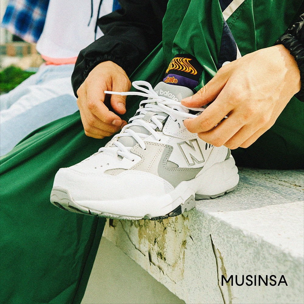 Giày New Balance Wmns 608 Wide 'White Grey Red' WX608RG1D - Ảnh 2