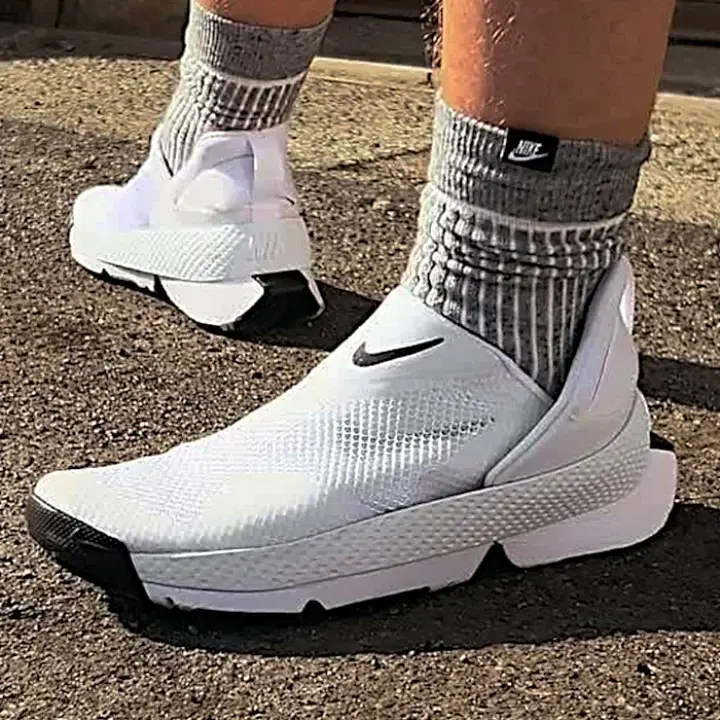 Alternative view of Giày Nike Go FlyEase 'White' DR5540-102