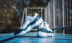 Alternative view of Giày Nike Air Jordan 11 Retro Low 'Navy Snakeskin' 2019 CD6846-102