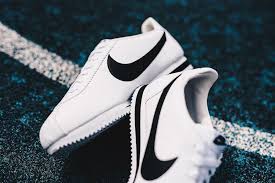 Alternative view of Giày Nike Classic Cortez Leather 'White' 749571-100