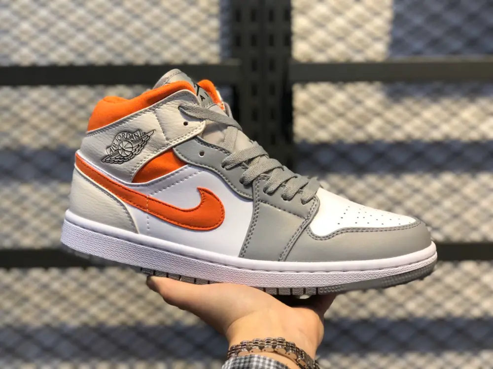 Giày Nike Air Jordan 1 Mid 'Starfish Pure Platinum' CW7591-100 - Ảnh 3