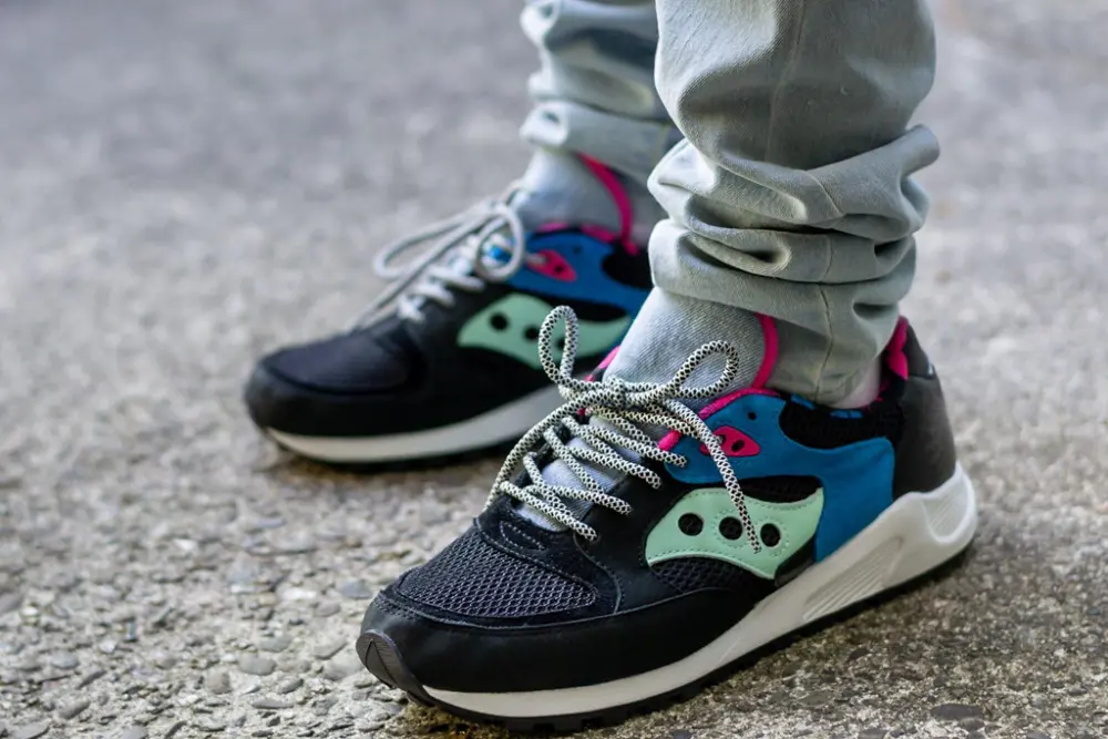 Alternative view of Giày Saucony X Boston Children's Hospital Unisex Luc Jazz 4000 'Black Blue Pink' S70531-1