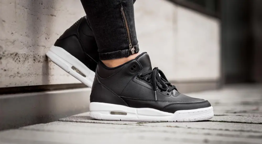 Alternative view of Giày Nike Air Jordan 3 Retro BG 'Cyber Monday' 398614-020