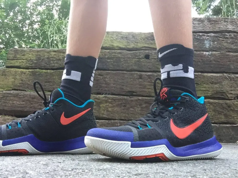 Alternative view of Giày Nike Kyrie 3 'Kyrache Light' 852395-007