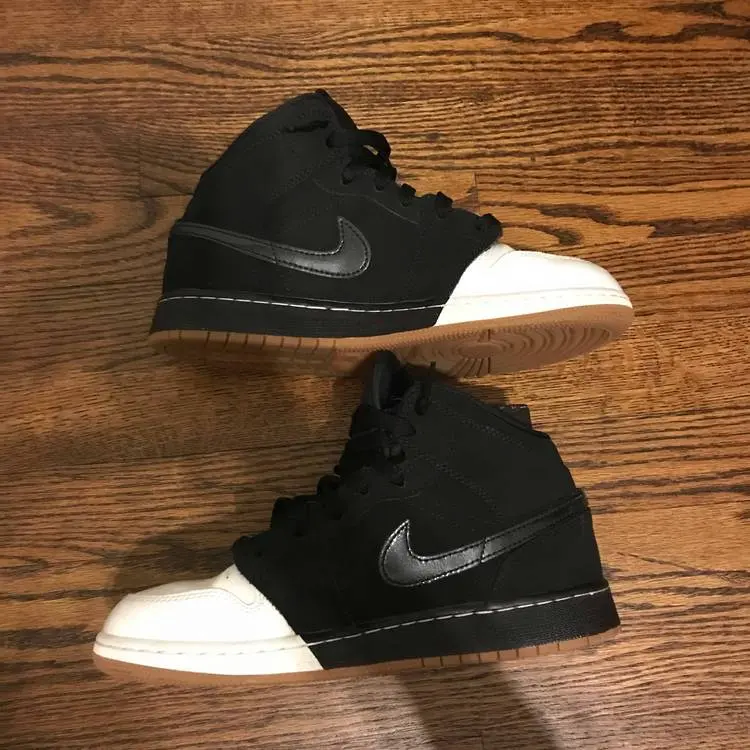Giày Nike Air Jordan 1 Retro Mid GS 'Gold and Gum' 555112-021 - Ảnh 3