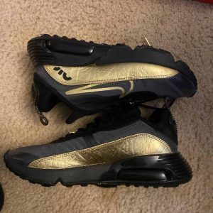 Alternative view of Giày Nike Air Max 2090 'Black Metalic Gold' DC2191-001