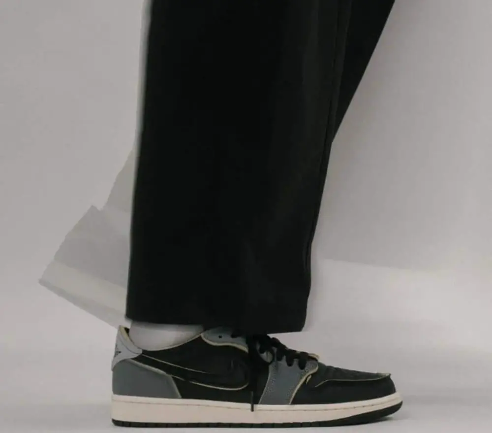 Alternative view of Giày Nike Jordan 1 Low OG EX 'Black Smoke Grey' DV0982-006