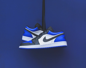Alternative view of Giày Nike Air Jordan 1 Low 'Royal Toe' CQ9446-400
