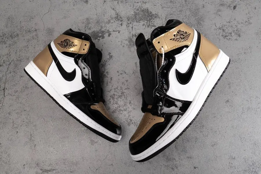 Alternative view of Giày Nike Air Jordan 1 Retro High OG NRG 'Gold Toe' 861428-007
