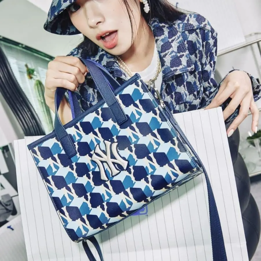 Túi MLB Cube Monogram Small Tote Bag 'Blue Navy' 3AORS022N-50NYD - Ảnh 3