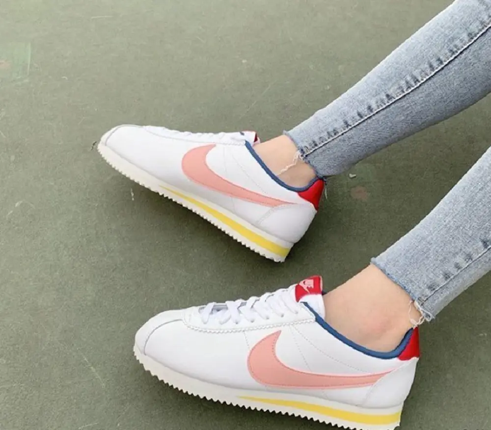 Alternative view of Giày Nike Wmns Cortez 'Coral Stardust' 807471-114