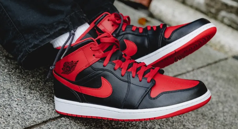 Giày Nike Air Jordan 1 Mid 'Alternate Bred' DQ8426-060 - Ảnh 6