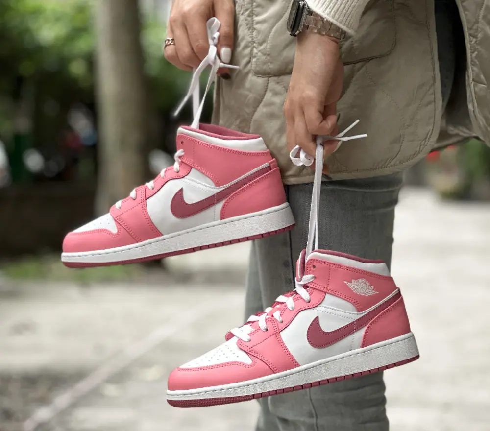 Alternative view of Giày Nike Air Jordan 1 Mid  'Valentine's Day 2023' DQ8423-616