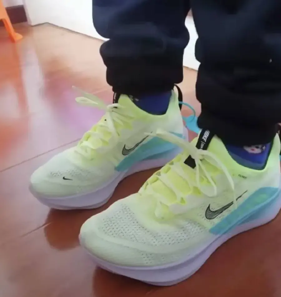 Giày Nike Zoom Fly 4 ‘Barely Volt’ CT2401-700 - Ảnh 3