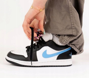 Alternative view of Giày Nike Air Jordan 1 Low University Blue DC0774-041