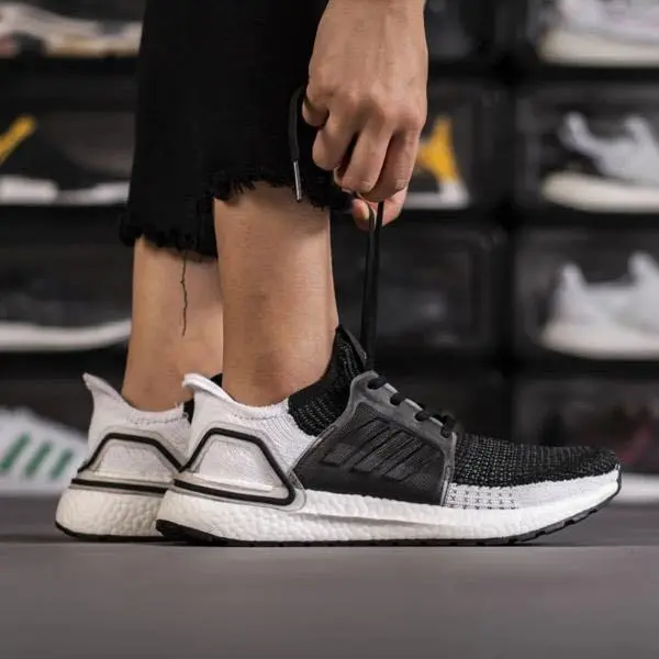 Alternative view of Giày Adidas UltraBoost 19 'Oreo' B37704