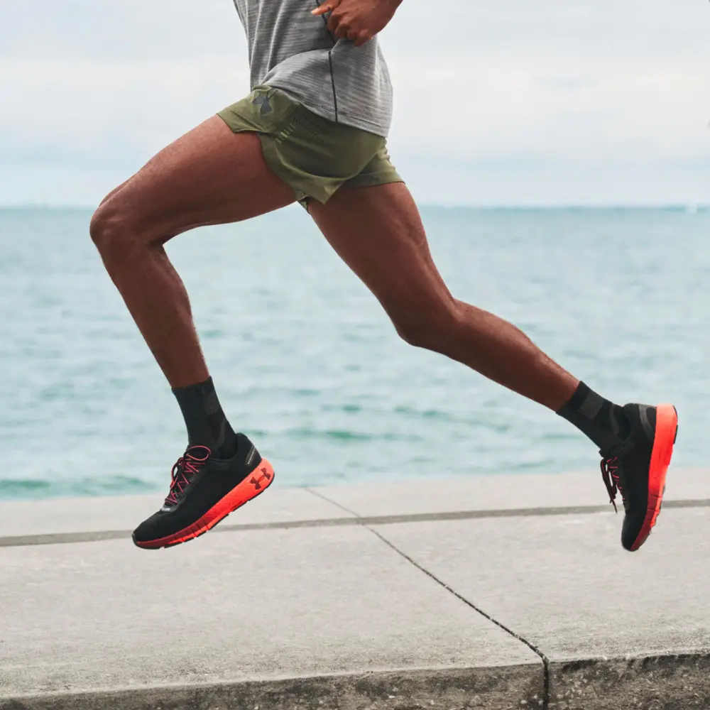 Alternative view of Giày Under Armour HOVR Machina 2 'Colorshift Black Venom Red' 3024740-001