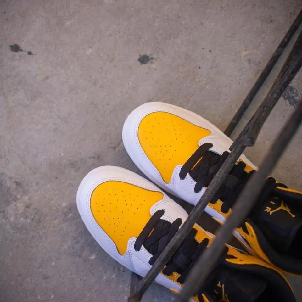 Giày Nike Air Jordan 1 Mid 'University Gold' 554724-170 - Ảnh 5