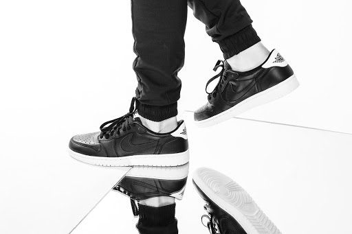 Giày Nike Air Jordan 1 Retro Low OG 'Cyber Monday' 709999-010 - Ảnh 2