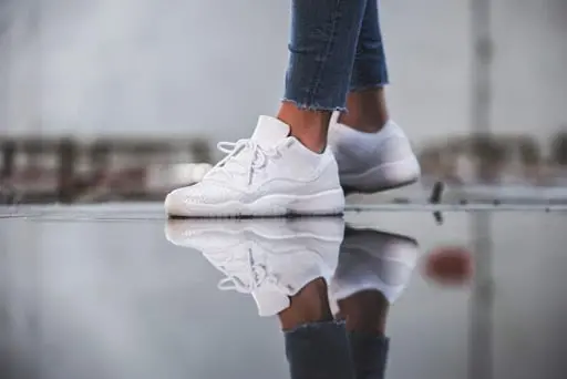 Giày Nike Air Jordan 11 Retro Low 'Heiress Pure Platinum' 897331-100 - Ảnh 6