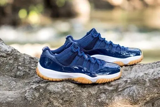 Alternative view of Giày Nike Air Jordan 11 GS Retro Low 'Navy Gum' 528896-405