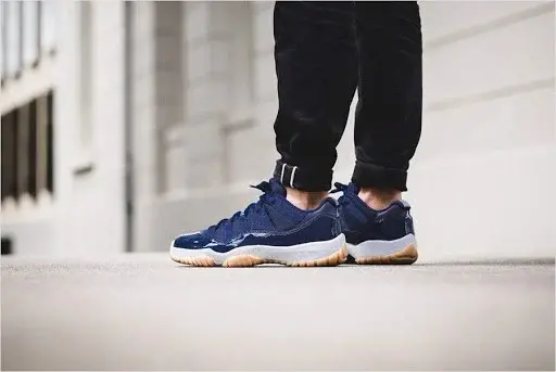 Giày Nike Air Jordan 11 GS Retro Low 'Navy Gum' 528896-405 - Ảnh 4