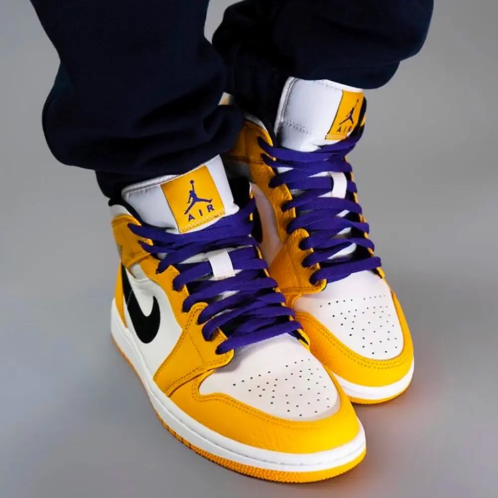 Alternative view of Giày Nike Air Jordan 1 Mid 'Lakers' 852542-700