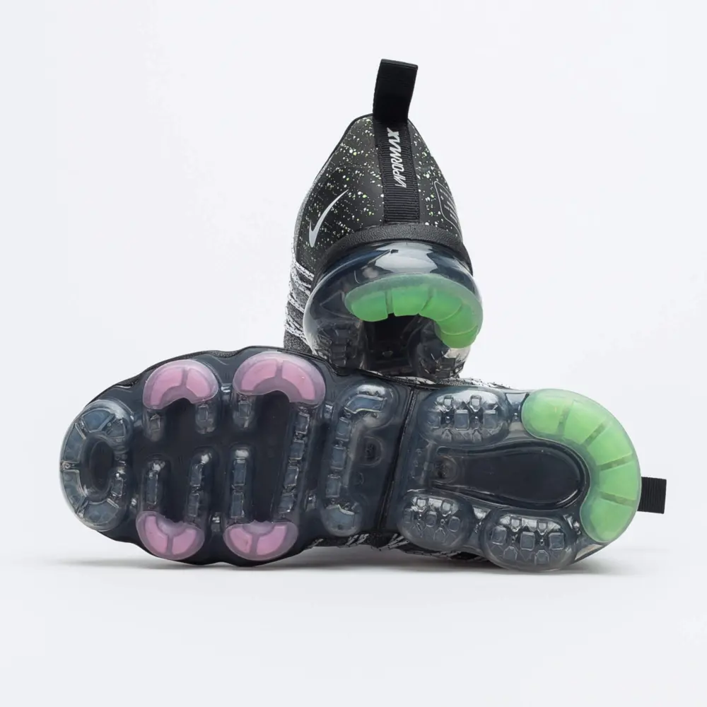 Alternative view of Giày Nike Wmns Air VaporMax Run Utility 'White Black' AQ8811-101