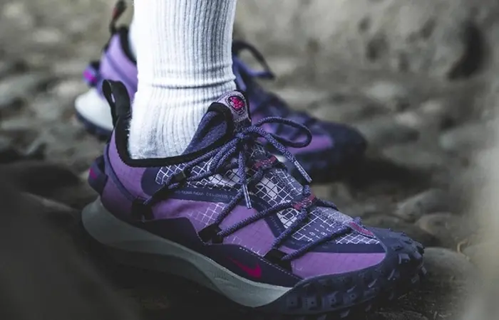 Alternative view of Giày Nike ACG Mountain Fly Low SE 'Canyon Purple' DQ1979-500