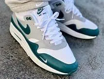 Alternative view of Giày Nike Air Max 1 LV8 'Dark Teal Green' DH4059-101