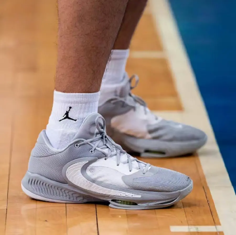 Alternative view of Giày Nike Zoom Freak 4 TB 'Wolf Grey White' DO9679-001