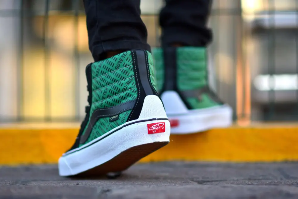 Alternative view of Giày Vans Sk8-Hi GTX 'Black Green' VN0A4P3HYJ71