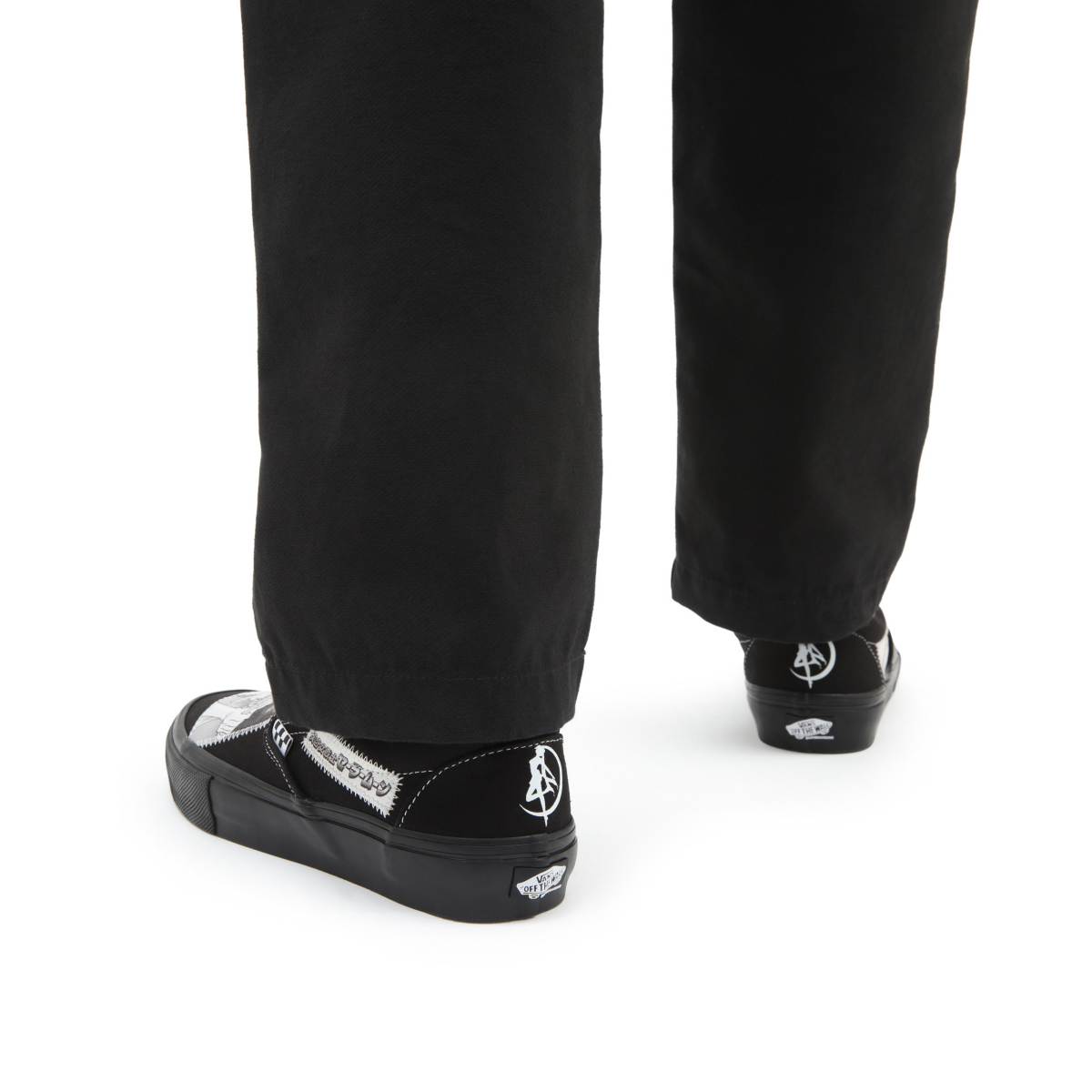 Giày Vans Slip On x Pretty Guardian Sailor Moon 'Black White' VN0A5FCAYB2 - Ảnh 2