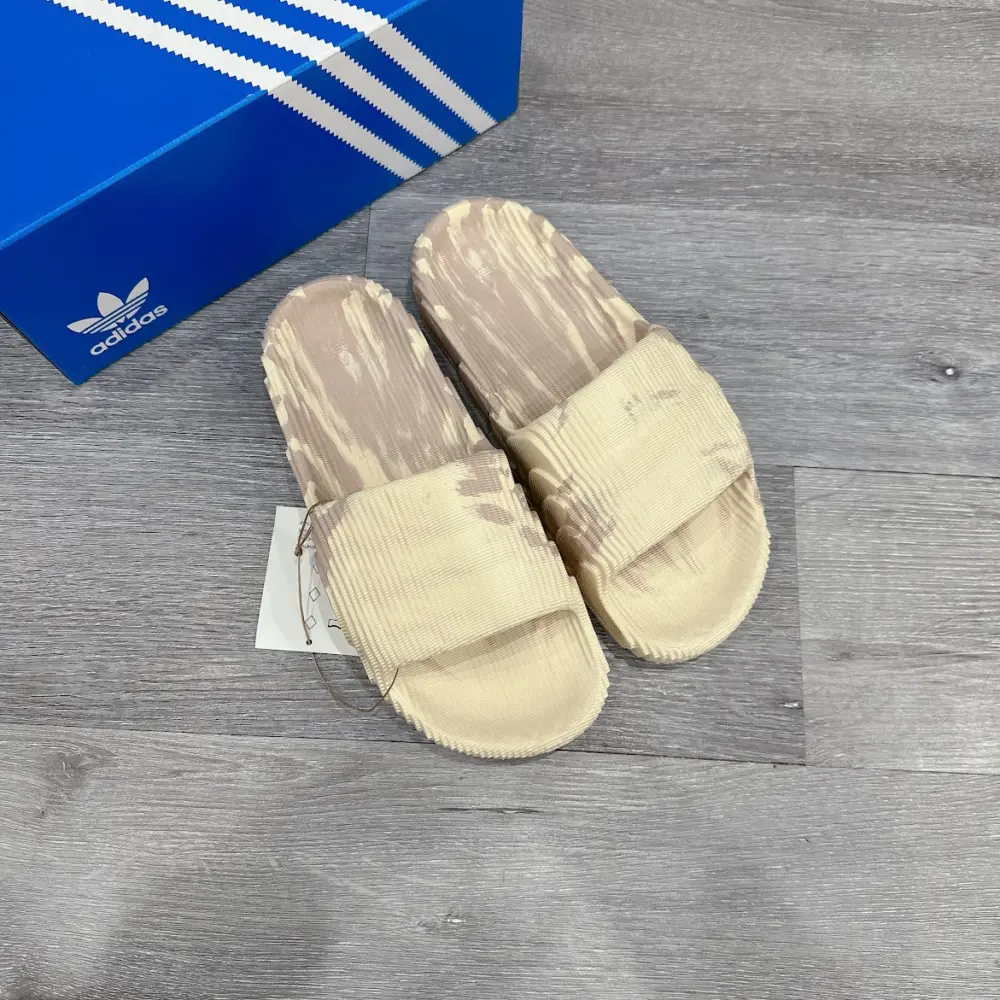 Dép Adidas Adilette 22 'Sand Strata Wonder Taupe' HP6516 - Ảnh 3