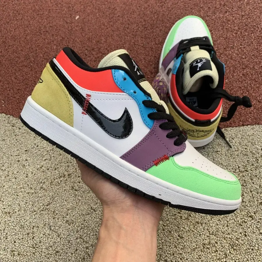 Alternative view of Giày Nike Wmns Air Jordan 1 Low SE 'Lightbulb' CZ3572-104
