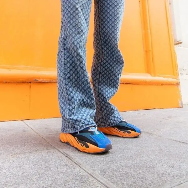 Alternative view of Giày Addidas Yeezy Boost 700 'Bright Blue' GZ0541