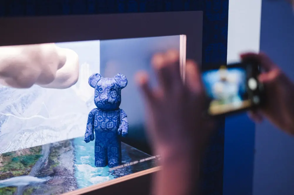 Mô Hình Bearbrick x CLOT x Nike Royale University Blue Silk - Ảnh 4