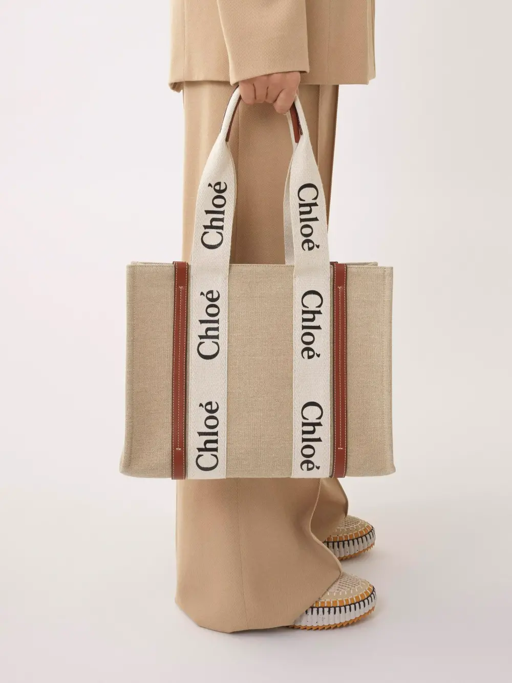 Túi Chloe Medium Woody Tote Bag 'White Brown' CHC22AS383I2690U - Ảnh 3