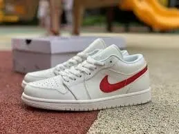 Giày Nike Wmns Air Jordan 1 Low 'University Red' AO9944-161 - Ảnh 4