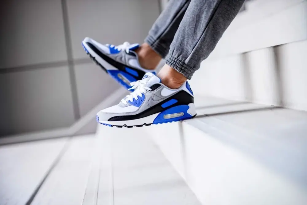 Alternative view of Giày Nike Wmns Air Max 90 'Royal' CD0490-100