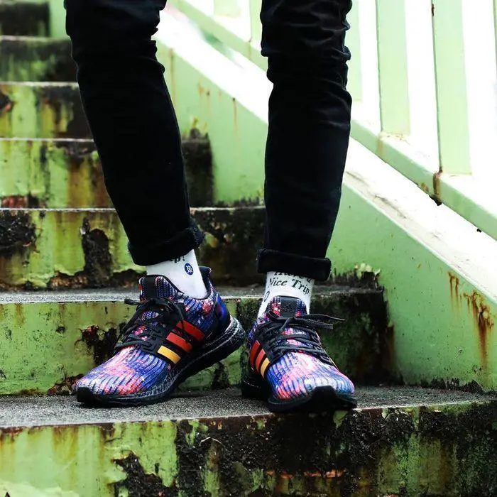 Alternative view of Giày Adidas UltraBoost 'Rainy Season' China Exclusive FV7279