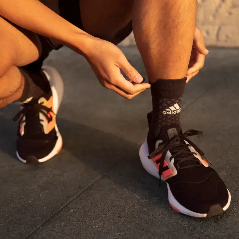 Alternative view of Giày Adidas UltraBoost 22 'Black Flash Orange' GX5464