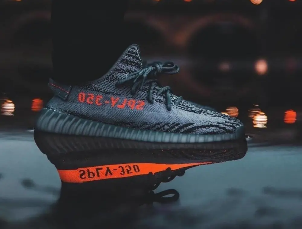 Alternative view of Giày Adidas Yeezy Boost 350 'Beluga Reflective' GW1229