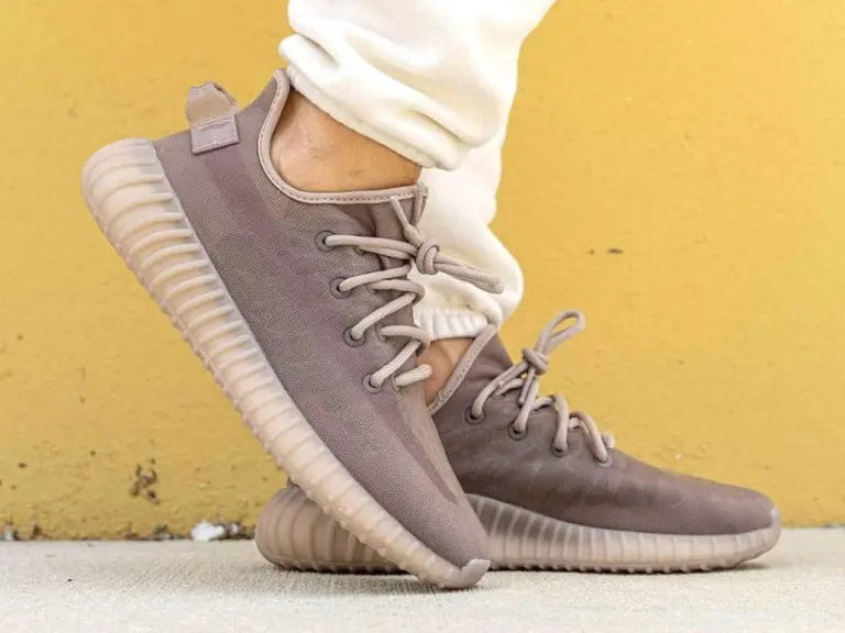 Alternative view of Giày Adidas Yeezy Boost 350 V2 'Mono Mist' GW2871