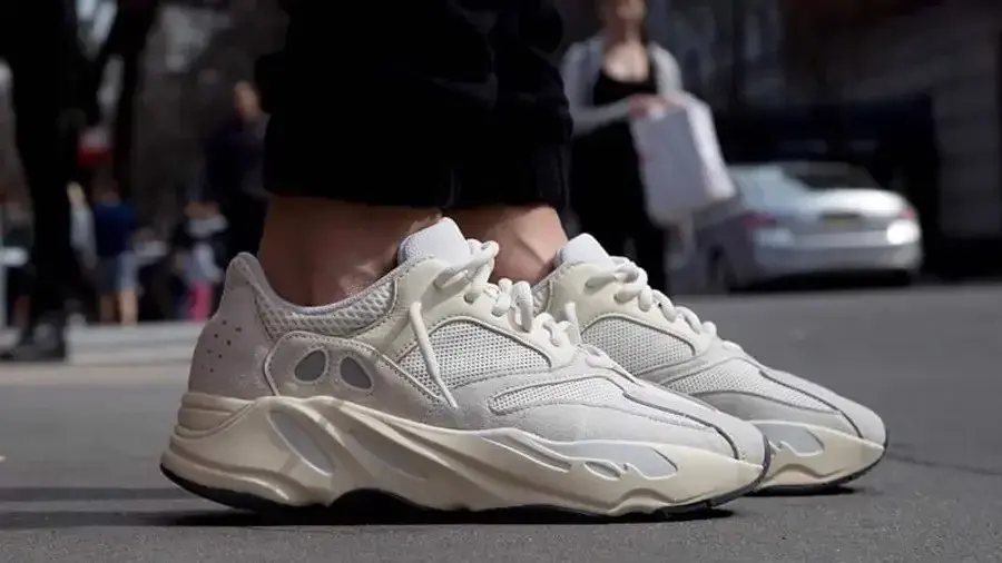 Alternative view of Giày Adidas Yeezy Boost 700 'Analog' EG7596