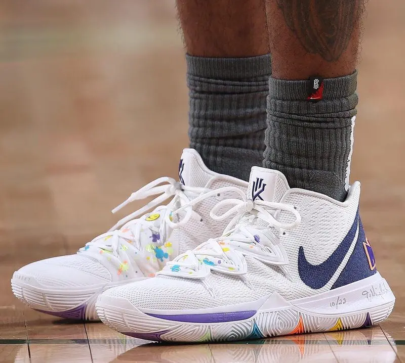 Alternative view of Giày Nike Kyrie 5 'Have A Nike Day' AQ2456-101