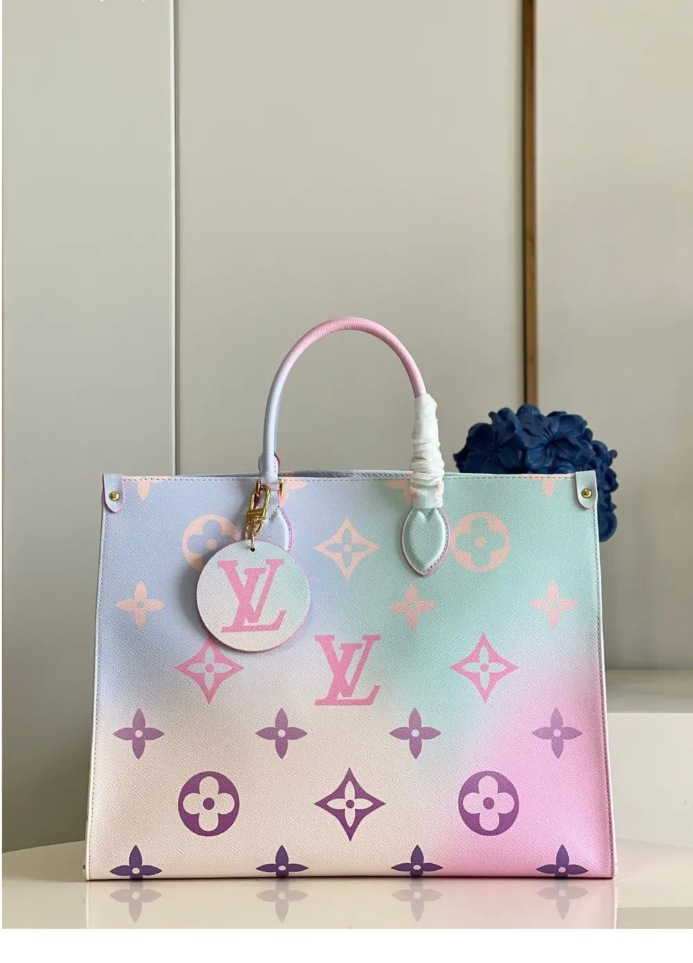 Alternative view of Túi Louis Vuitton OnTheGo GM 'Sunrise Pastel' M46076