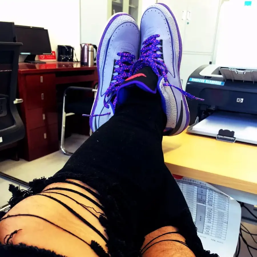 Alternative view of Giày Nike Air Jordan 2 Retro 'Iron Purple' 385475-553