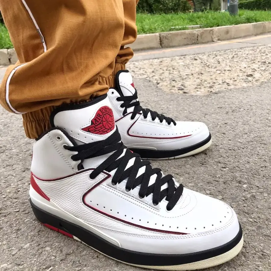 Alternative view of Giày Nike Air Jordan 2 Retro QF 'Varsity Red' 2010 395709-101