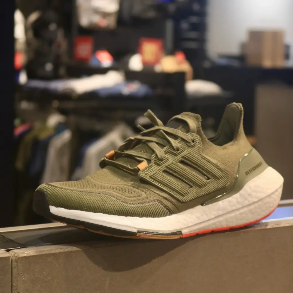 Alternative view of Giày Adidas Ultra Boost 22 'Focus Olive' GX9167